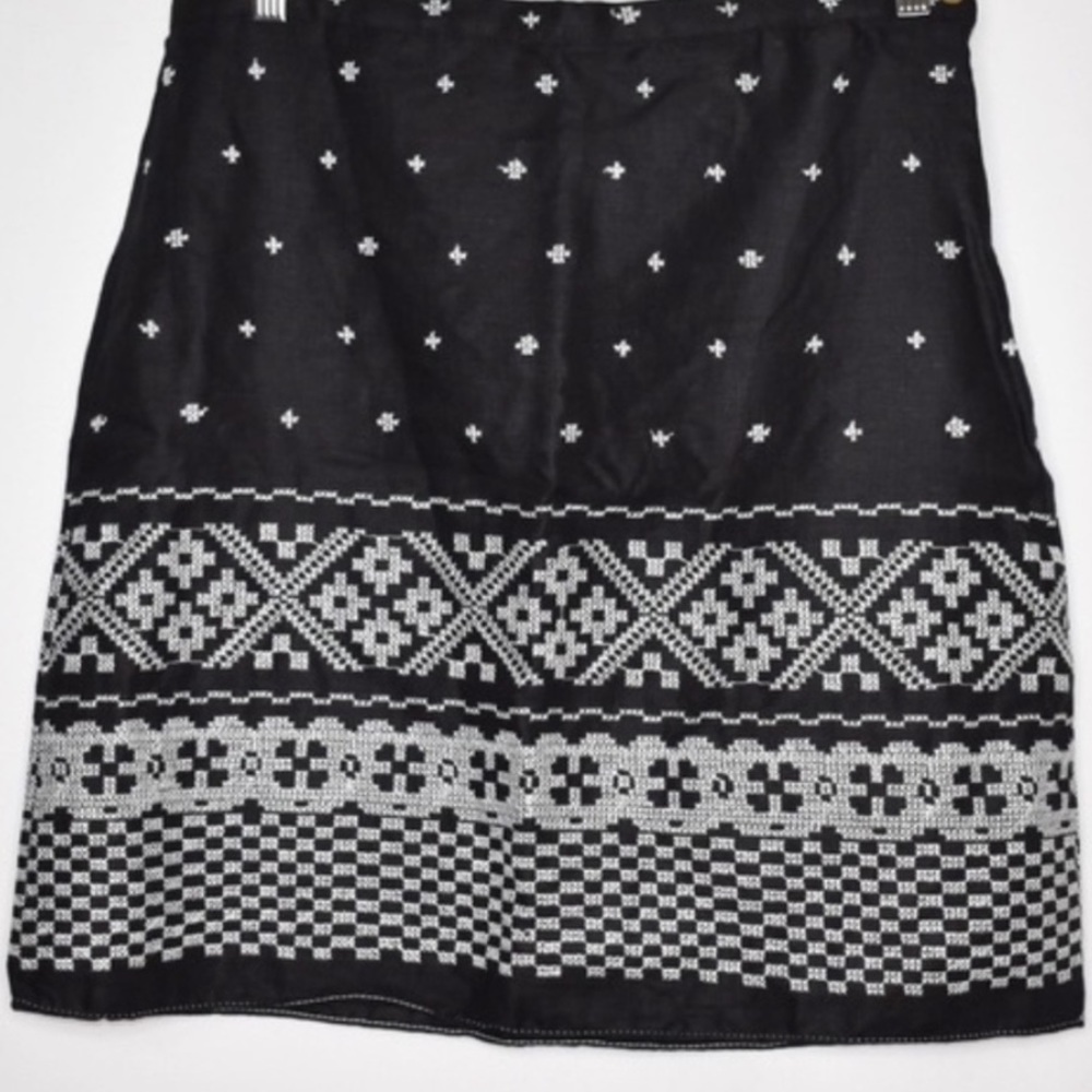 Max Studio embroidered linen skirt in black, sz 6